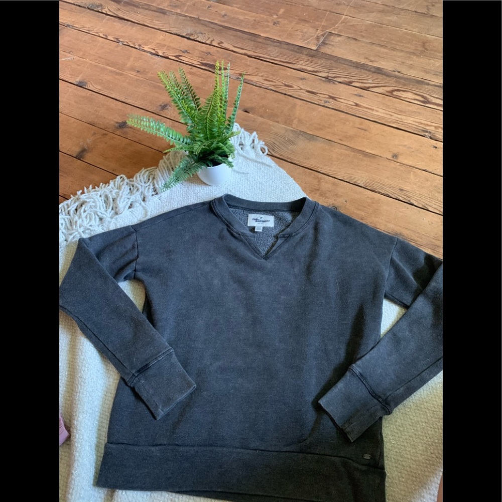 Cropped crew neck sweatshirt